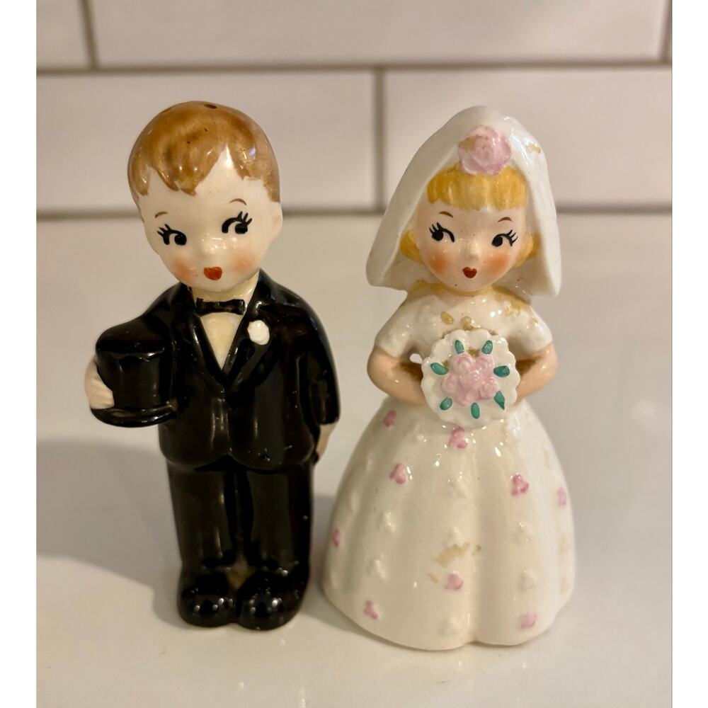 Vintage Lefton Japan Bride and Groom Salt and Pepper Shakers READ DESCRIPTION